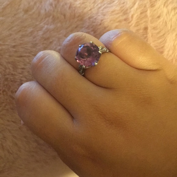 Ring - Picture 3 of 3